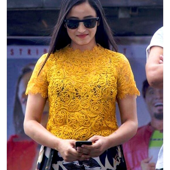 SOLD Zara Mustard Yellow Sheer Lace Short Sleeve Blouse Top SZ Medium - Picture 3 of 9